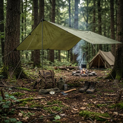 Toile de Survie Imperméable en pleine forêt