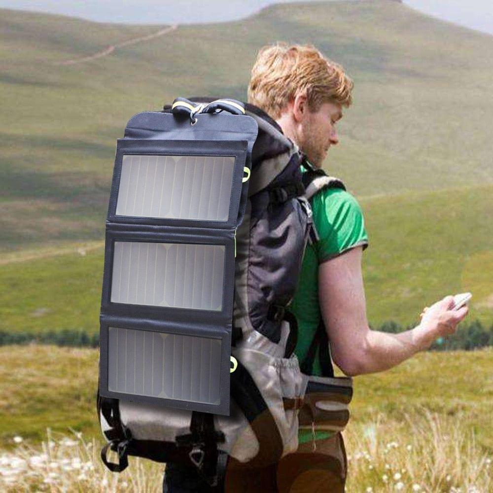 Un panneau solaire pliable pour sac à dos